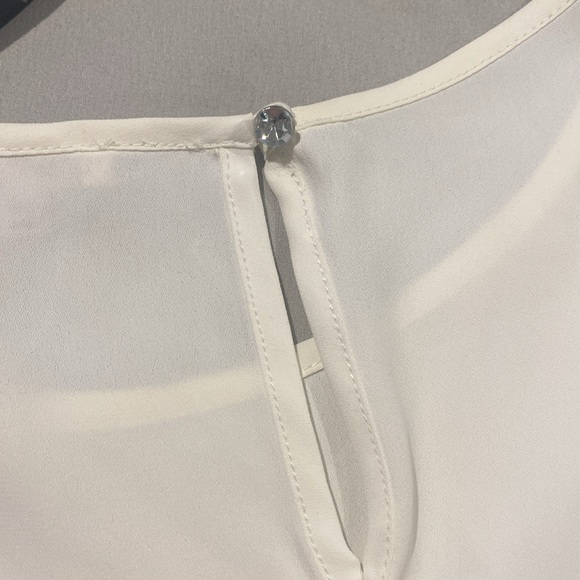 White ruffle sleeved blouse - Picture 3 of 3